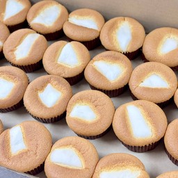 คัพเค้กมะพร้าวลาวา กล่อง4ชิ้น