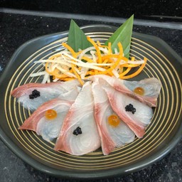 คัมปาจิ ซาซิมิ (Kampachi Sashimi)
