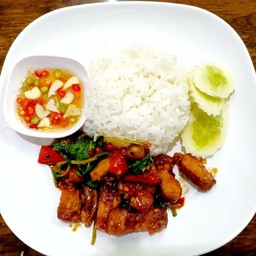 ข้าวกะเพราสามชั้นกรอบ