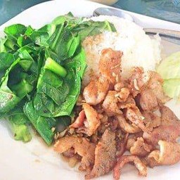 ข้าวคะน้าหมูทอด