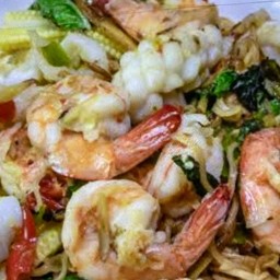 ผัดมาม่าต้มยำทะเล