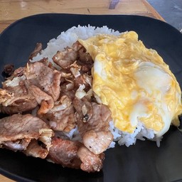 หมูกระเทียม+ไข่ข้น