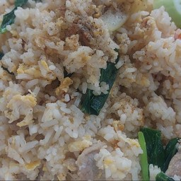ข้าวผัดหมูกรอบ