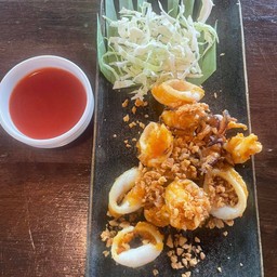 ปลาหมึกทอดกระเทียม