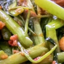 ข้าวพริกแกงผักบุ้งไก่