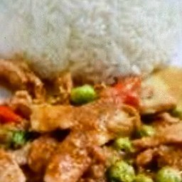 ข้าวพะแนงหมูกรอบ