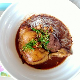 ก๋วยเตี๋ยวไก่ตุ๋น