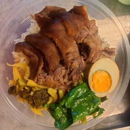 โกเอก ข้าวขาหมู โรงปูน ไนท์มาเก็ต