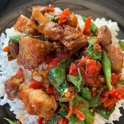 ข้าวกระเพราหมูกรอบ