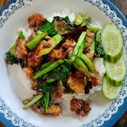 คะน้าหมูกรอบ