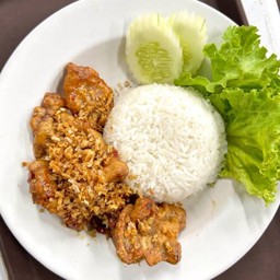 ข้าวหมูคั่วพริกเกลือ