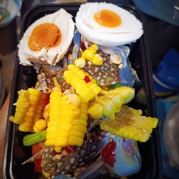 ตำปูม้าข้าวโพดไข่เค็ม