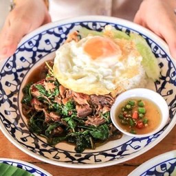 ข้าวกะเพราหมูตุ๋น