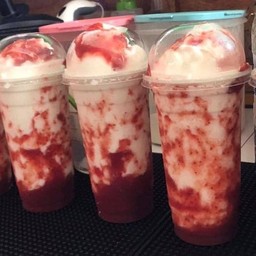 โยเกิร์ตสตอร์เบอร์รี่ปั่น แก้ว 22 ออนซ์