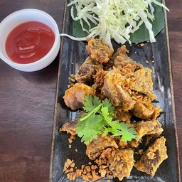 ซี่โครงหมูทอดกระเทียม