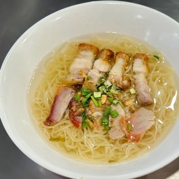 บะหมี่น้ำรวมหมูแดงหมูกรอบ