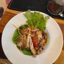 สลัดไก่ย่าง