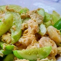 ข้าวแตงกวาผัดไข่หมูชิ้น