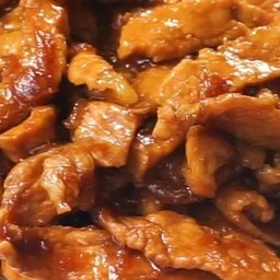 หมูผัดซีอิวราดข้าว