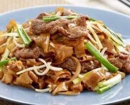 เส้นใหญ่ผัดซีอิ๋วหมู