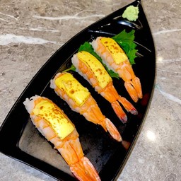 ซูชิหน้ากุ้งเบิร์นชีส 4คำ