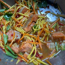 ยำแซลมอนมะม่วง