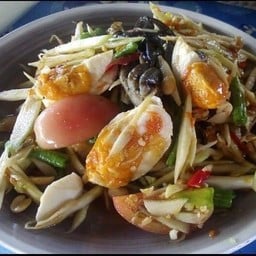 ตำมะม่วงปูปลาร้าไข่เค็ม