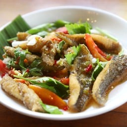 ยำปลาสลิด