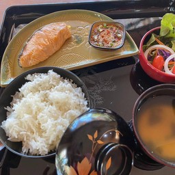 ข้าวปลาแซลม่อนย่างน้ำจิ้มแจ่ว