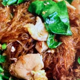 วุ้นเส้นผัดซีอิ้วหมูชิ้น