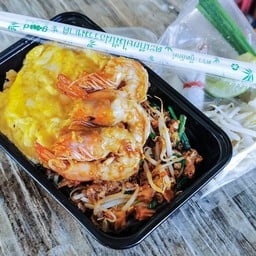 ผัดไทยกุ้งสดไข่ข้น