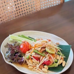 Som Tum Thai (Isan-style) - Classic Spicy Thai Papaya Salad