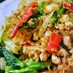 วุ้นเส้นผัดซีอิ้วไก่สับ