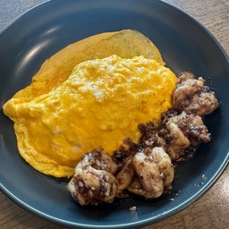 ข้าวไข่ข้นผัดกระเทียม