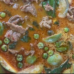 แกงคั่วเนื้อมะเขือพวง