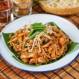 บะหมี่นางสิบสอง (ชายสี่หมี่เกี๊ยว)