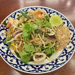 ผัดไททะเล (กุ้ง+ปลาหมึก)