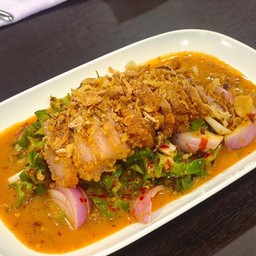 ยำน้ำข้นถั่วพลูหมูสามชั้นทอด