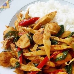 ผัดพริกแกงหน่อไม้เต้าหู้มังสวิรัติราดข้าว