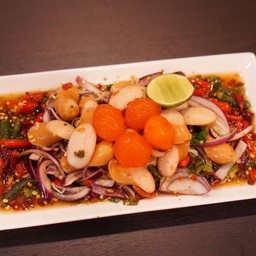 ยำไส้กรอก+ไข่แดงเค็ม