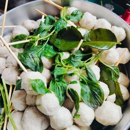 ลูกชิ้นเนื้อนึ่งสมุนไพร