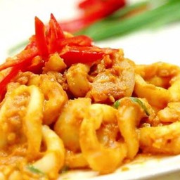 ข้าวหมึกผัดไข่เค็ม