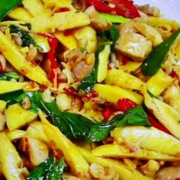 ข้าวพริกแกงหน่อไม้ไก่