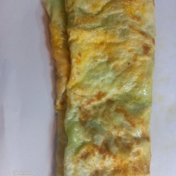 โรตีใส่ไข่ม้วนกระดาษ