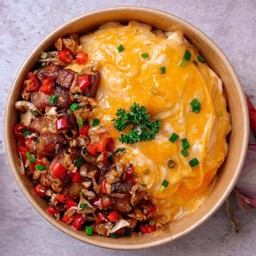 ข้าวหมูสามชั้นทอดคั่วพริกเกลือไข่ข้น