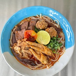 หลง ขนมจีนน้ําเงี้ยว ข้าวแรมฟืน สูตรเชียงตุง (ตลาดสี่มุมเมือง)