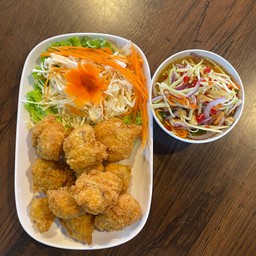 ปลาเต๋ายำมะม่วง (ครึ่งตัว)