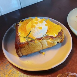 โทสต์วิปปิ้งครีมฝอยทอง