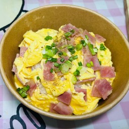 ข้าวไข่ข้นแฮม