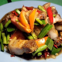 ตำเกาเหลาปลาร้าสามชั้นทอดกรอบ